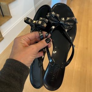 Valentino Garavani Rockstud Jelly Bow Flip Flop
